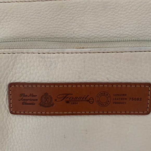 FOSSIL cross body bag w/ buckled strap - Cream, Tan leather lots of pockets. - Picture 14 of 16